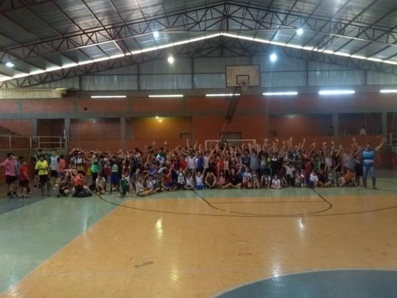 Projeto das escolinhas de futsal de Nova Laranjeiras fecha o ano com torneio entre as comunidades participantes